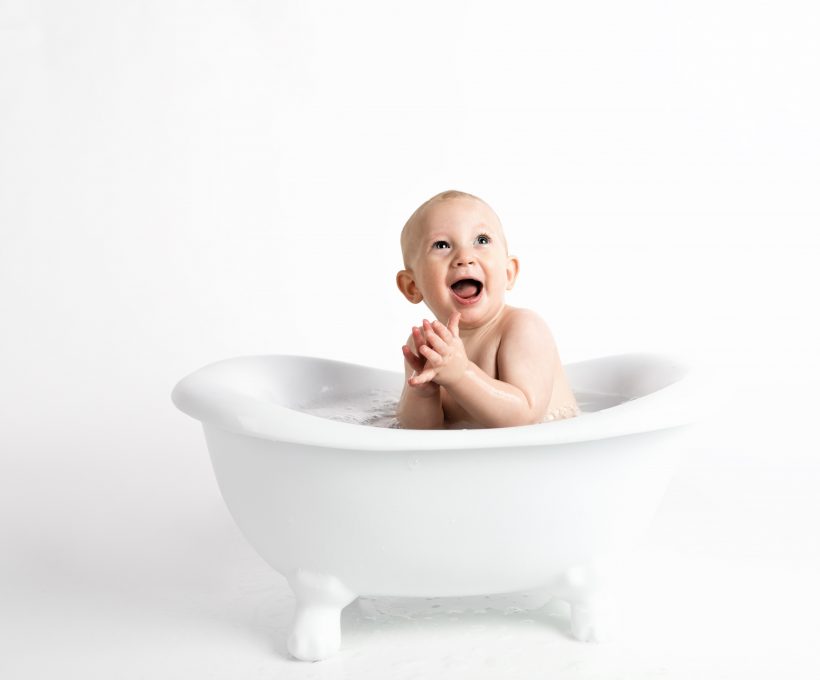 Hoe doe je een baby in bad?